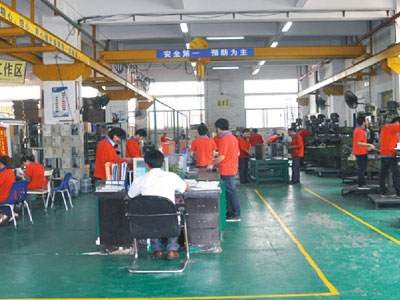 模具裝配區(qū)_深圳注塑加工_深圳塑膠模具